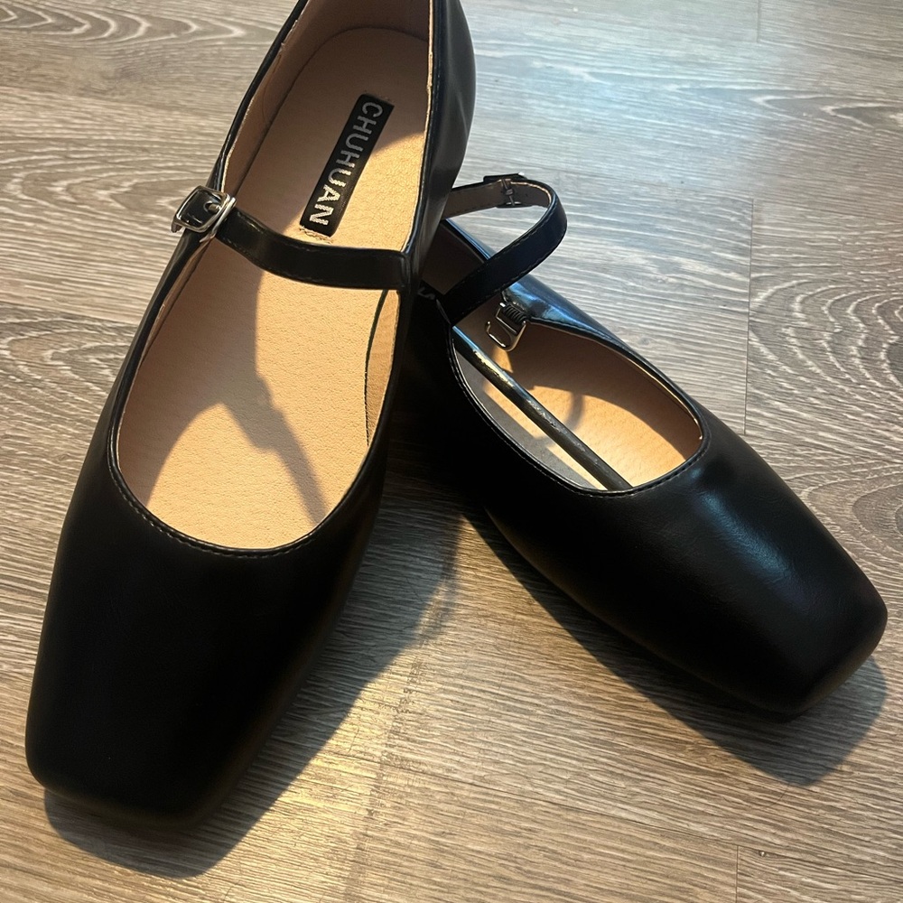 Size 9, chuhuan black ballet flats